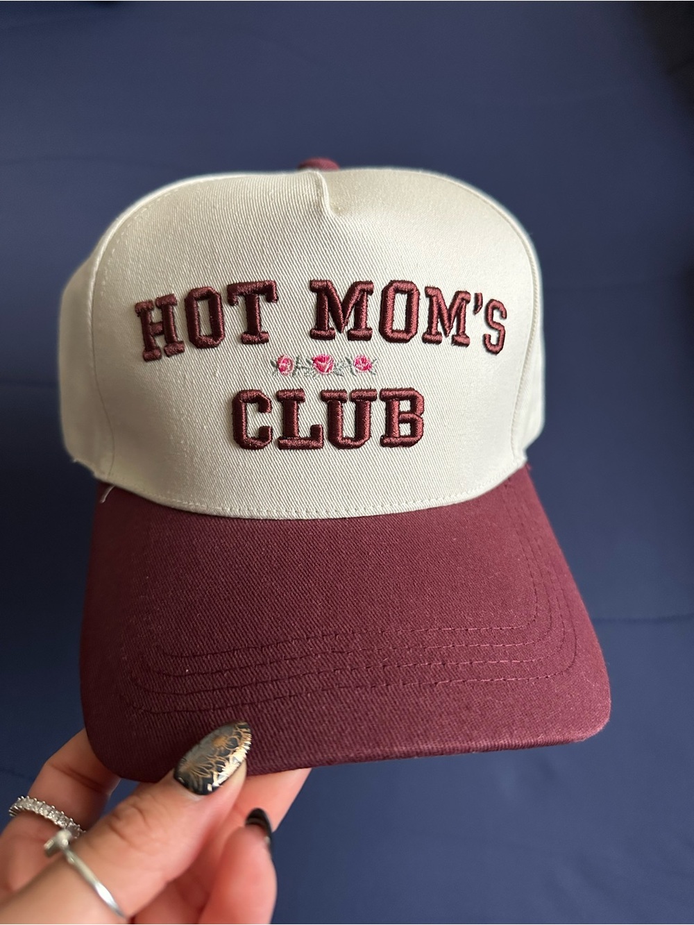 "HOT MOM'S CLUB" Two-Tone Baseball Cap - Cream & Burgundy
